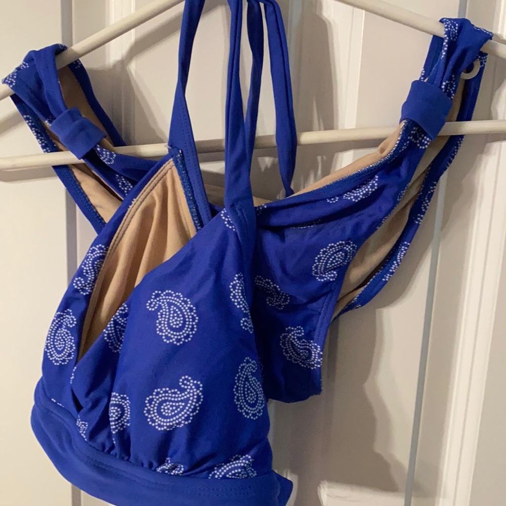 Women’s 2piece bathing suit top med bottom  is sm
